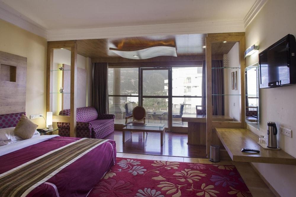 Отель K C Residency Katra Экстерьер фото