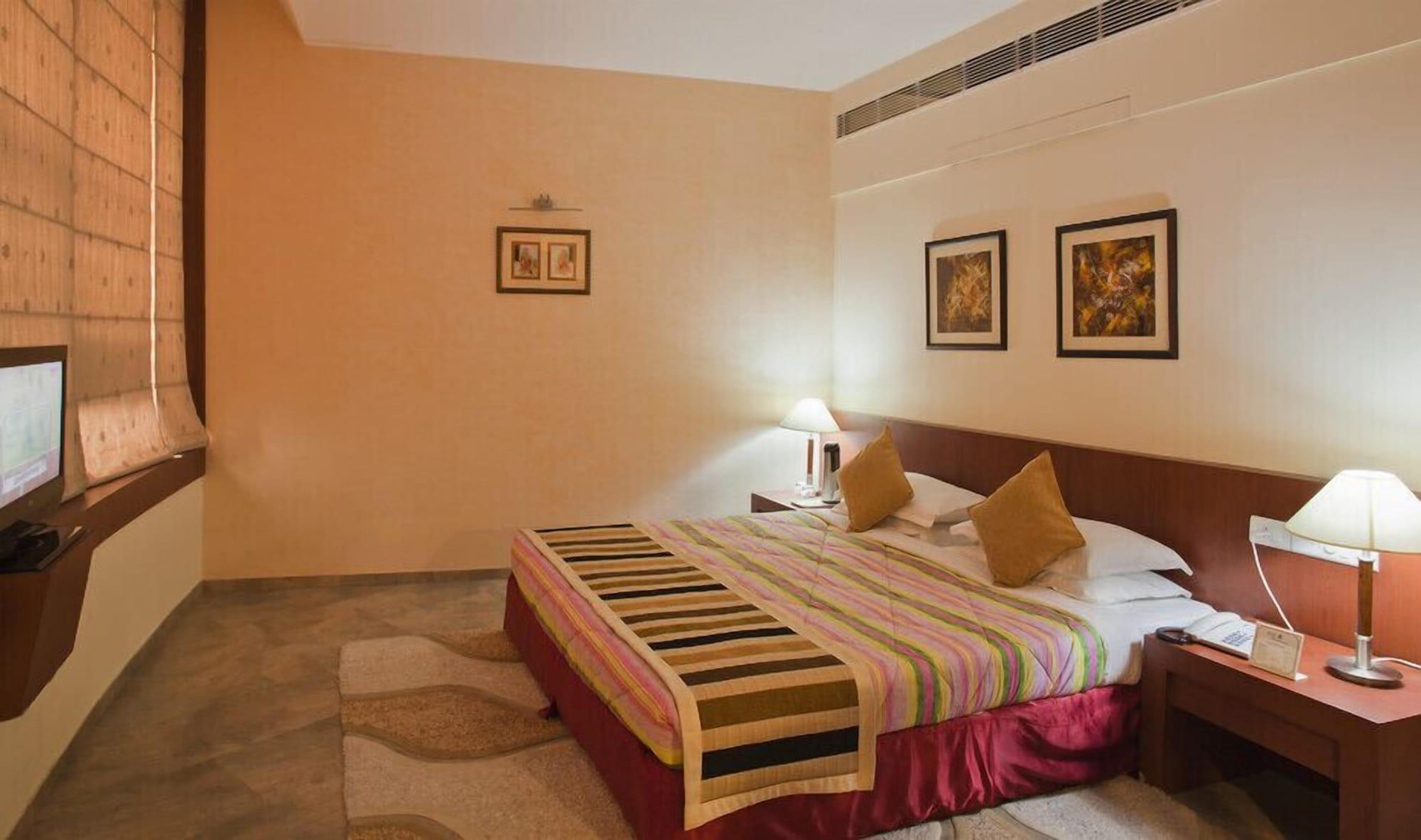 Отель K C Residency Katra Экстерьер фото