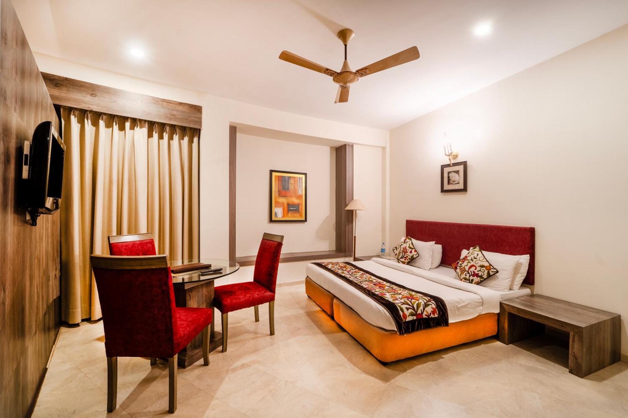 Отель K C Residency Katra Экстерьер фото