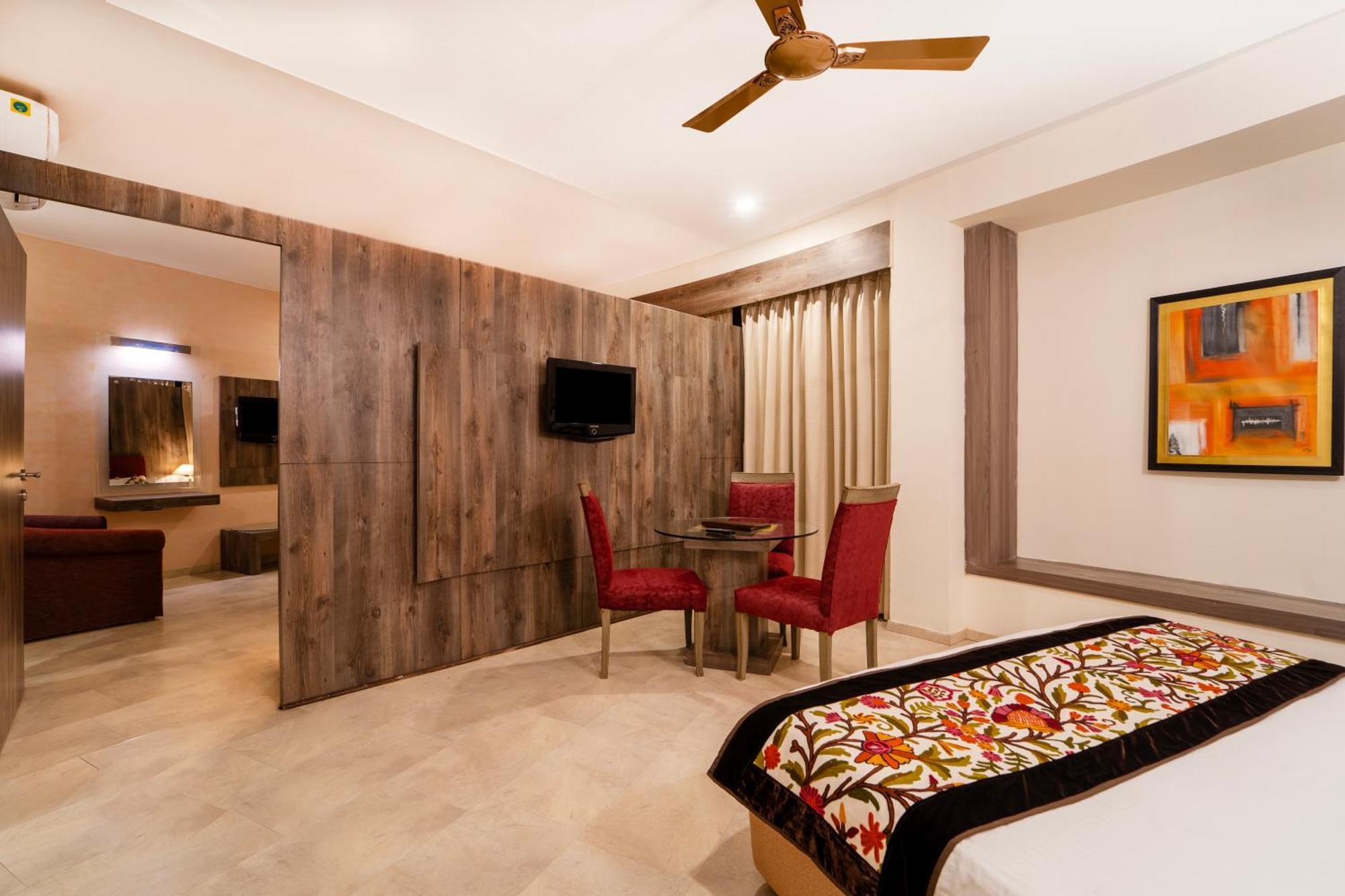 Отель K C Residency Katra Экстерьер фото