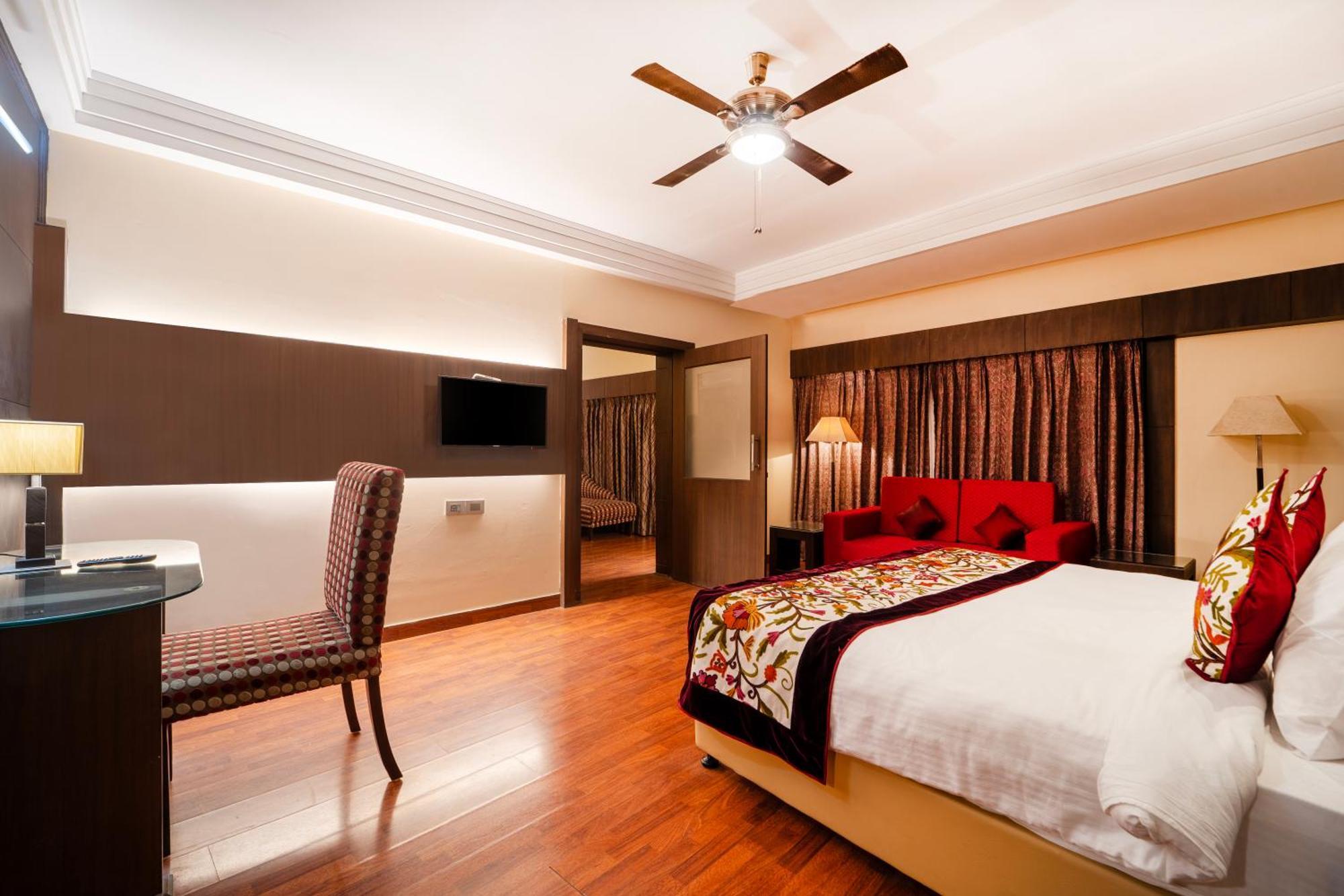 Отель K C Residency Katra Экстерьер фото
