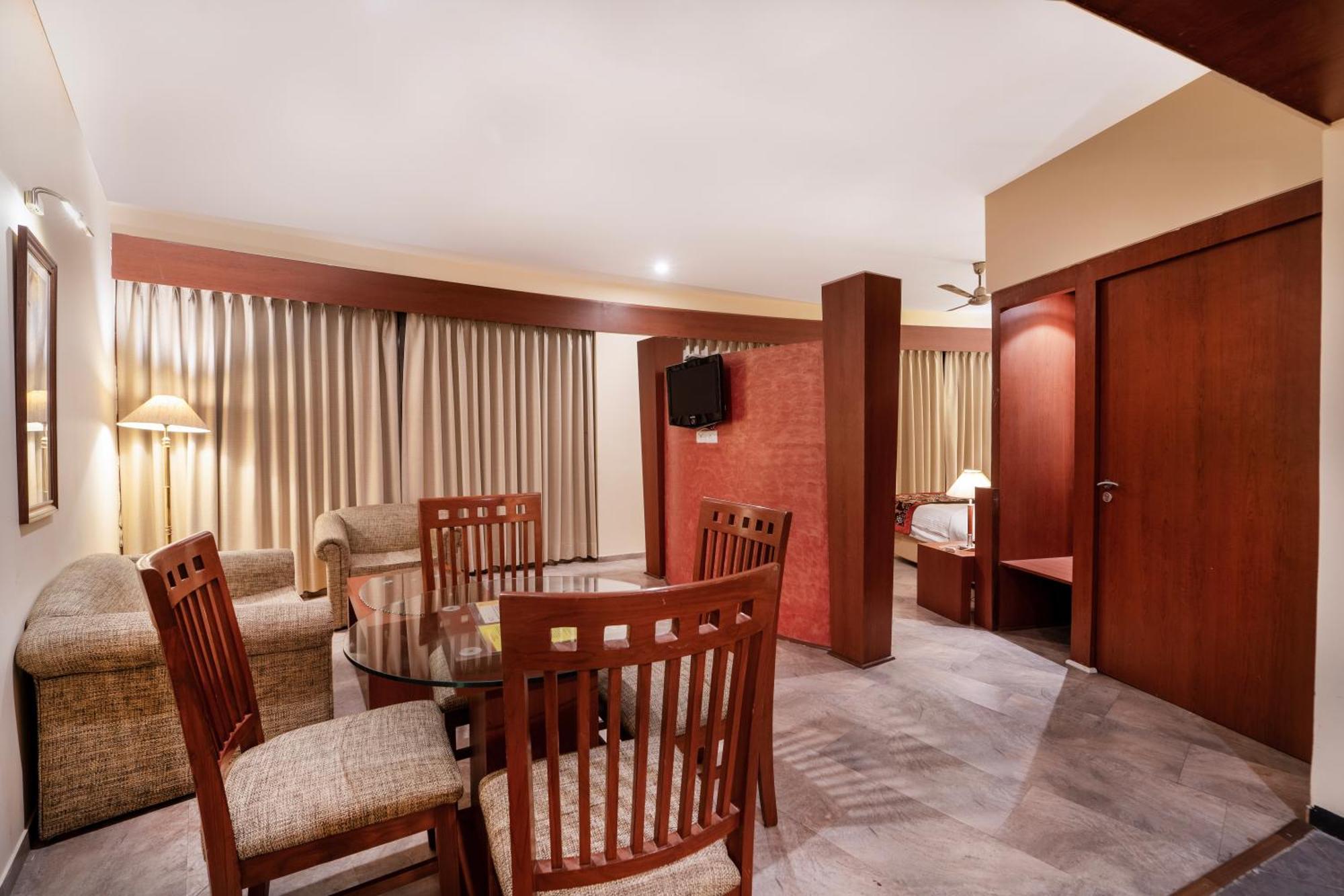 Отель K C Residency Katra Экстерьер фото
