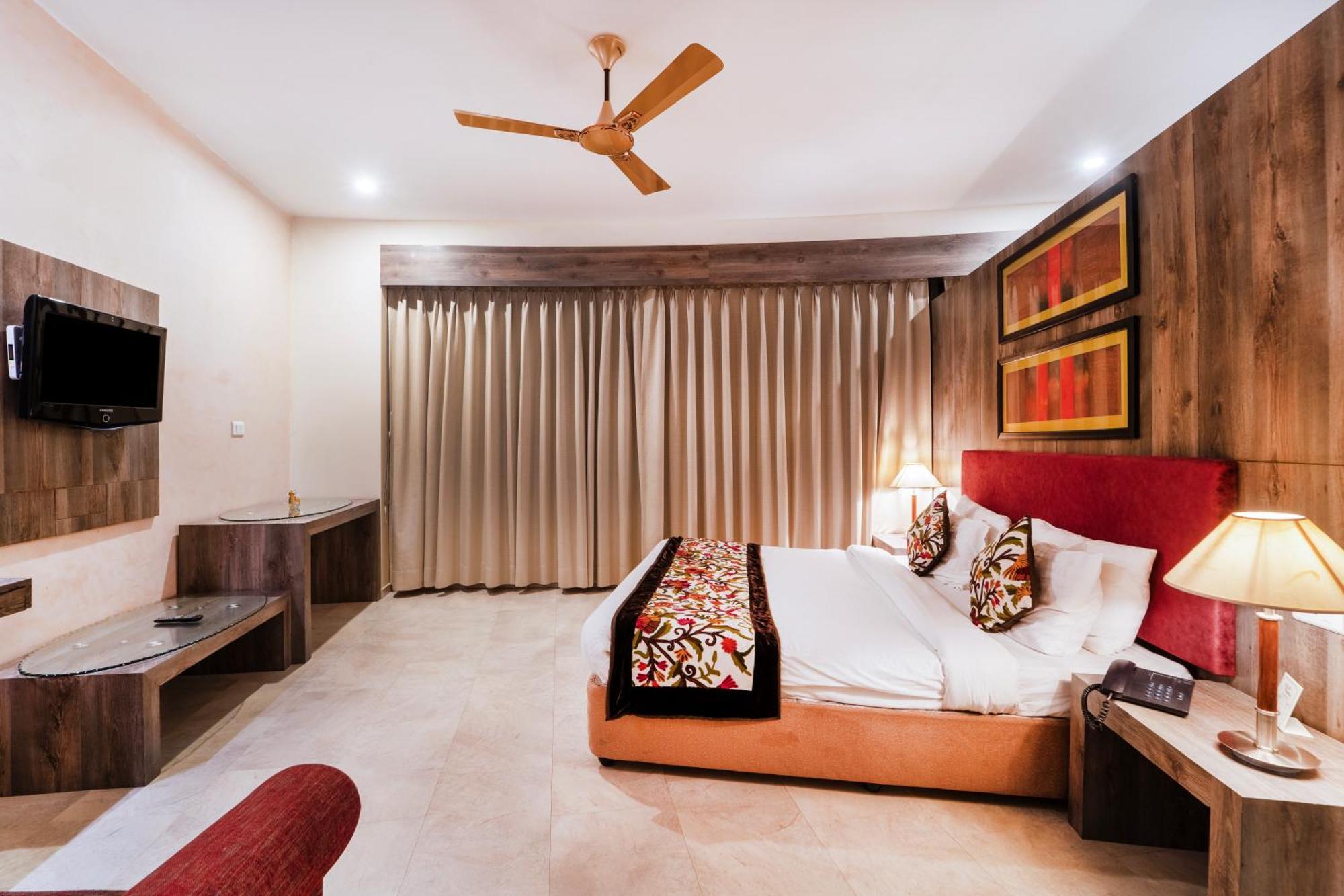 Отель K C Residency Katra Экстерьер фото