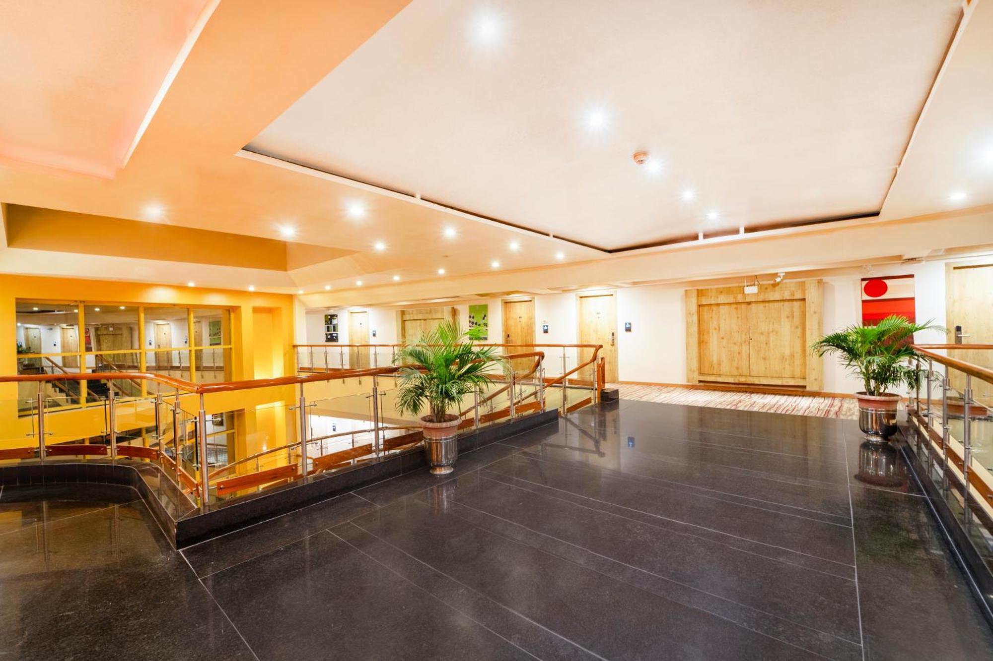 Отель K C Residency Katra Экстерьер фото