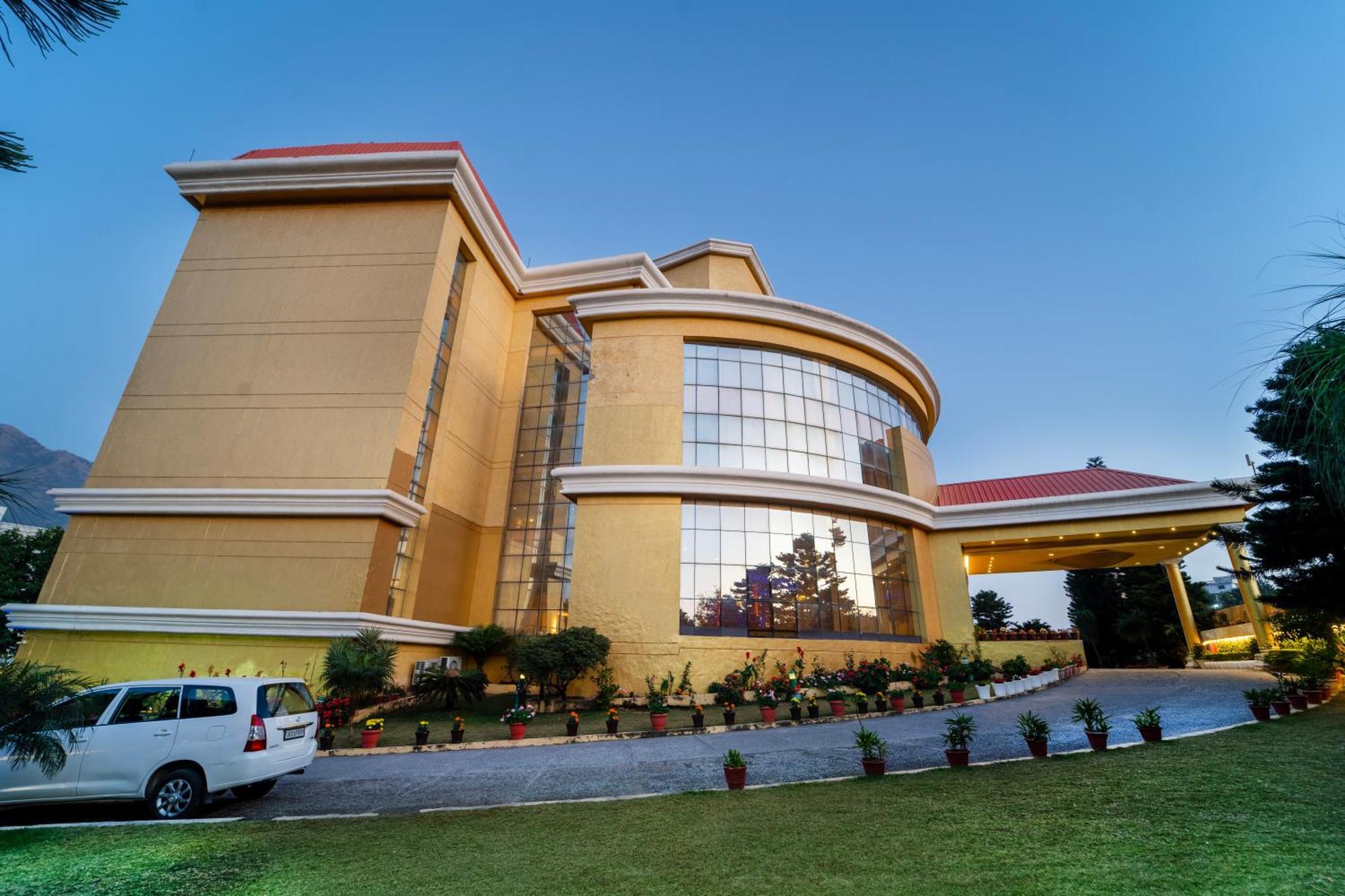 Отель K C Residency Katra Экстерьер фото
