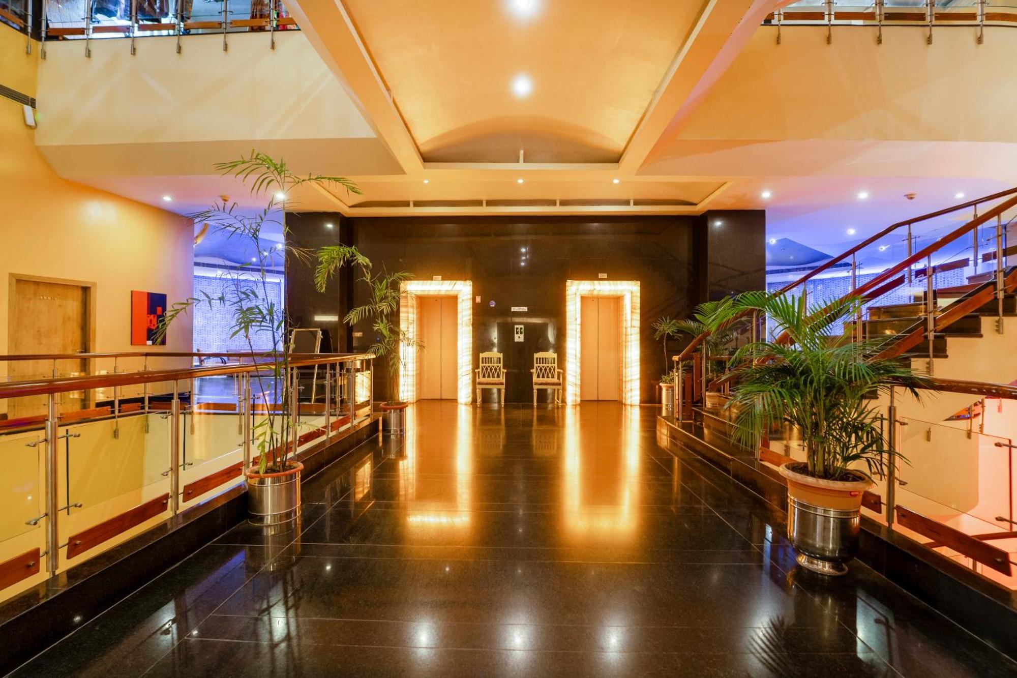 Отель K C Residency Katra Экстерьер фото
