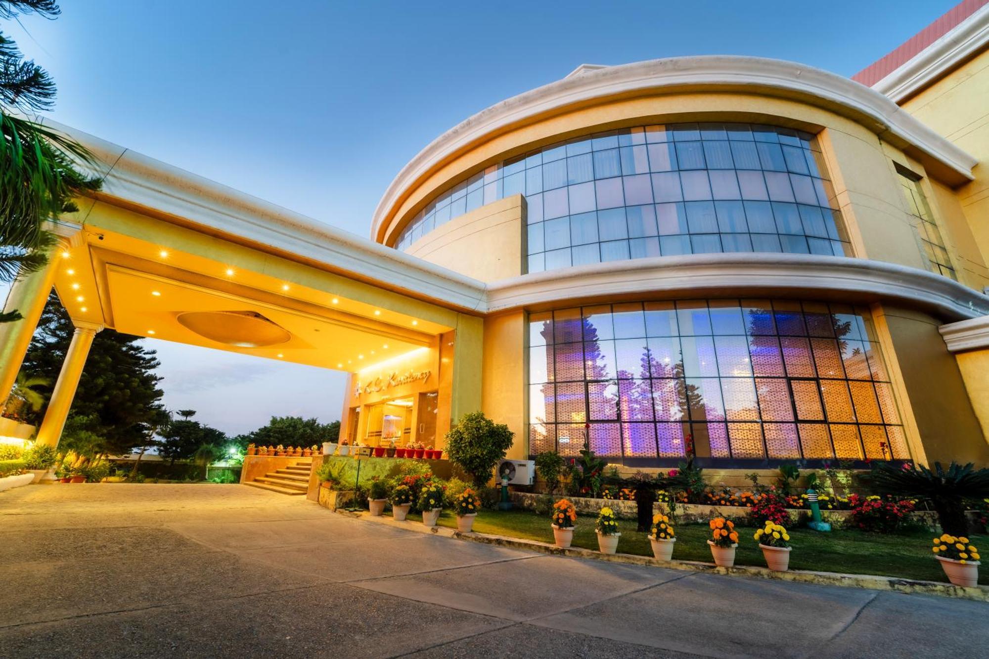 Отель K C Residency Katra Экстерьер фото