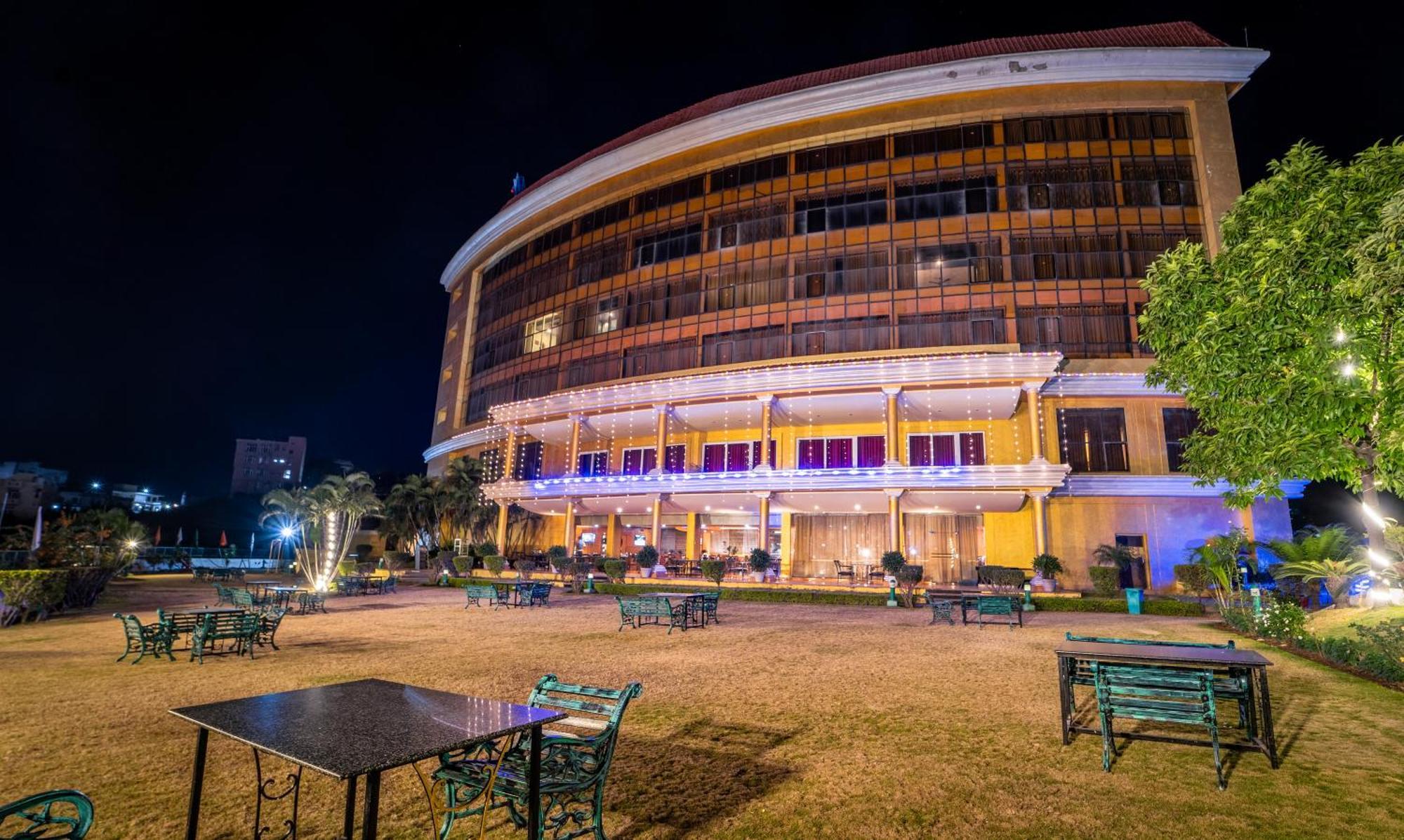 Отель K C Residency Katra Экстерьер фото