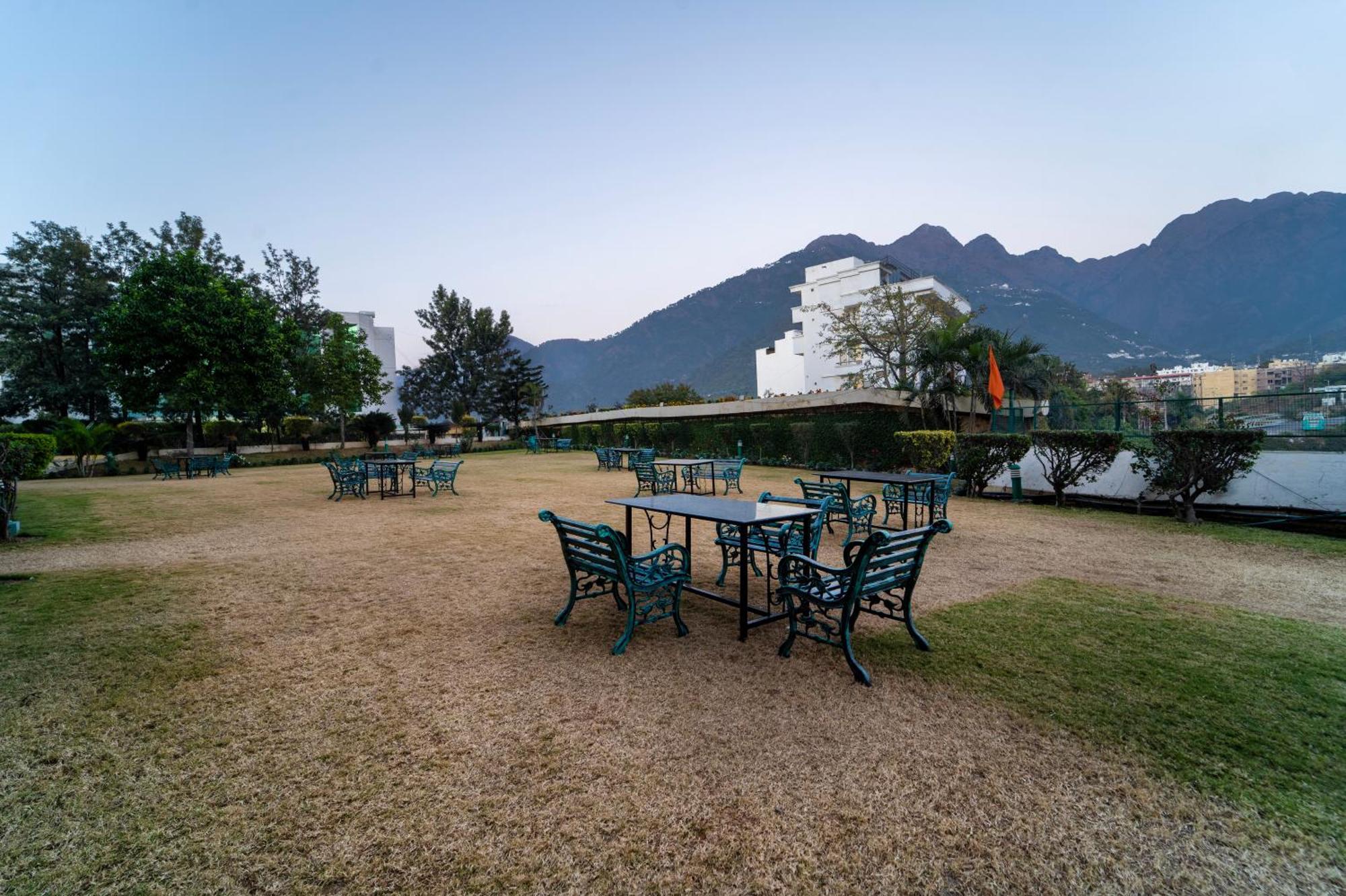 Отель K C Residency Katra Экстерьер фото