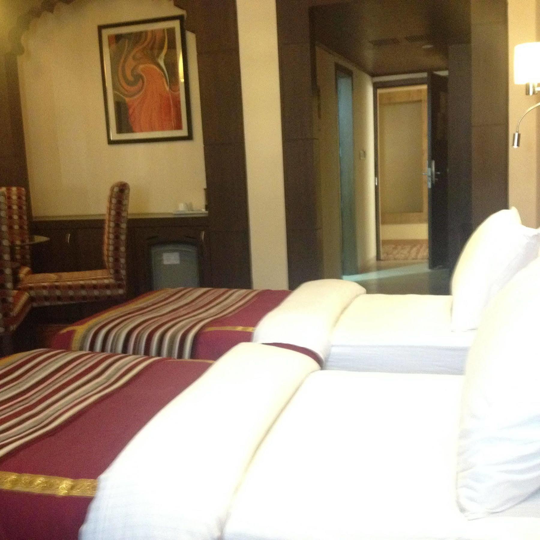 Отель K C Residency Katra Экстерьер фото